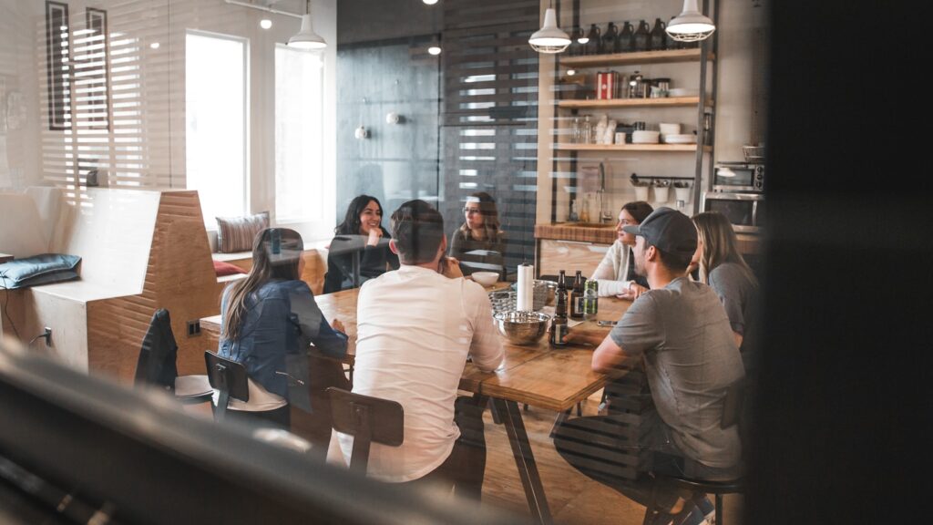 Grupo de personas reunidas, comunidad profesional
